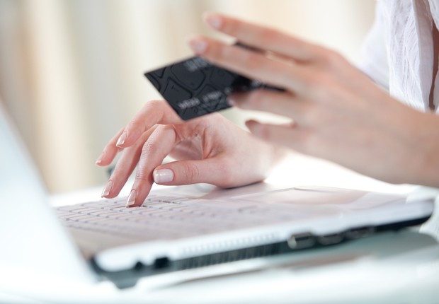 Compras pela internet devem superar lojas físicas neste Natal Compras pela internet devem superar lojas físicas neste Natal