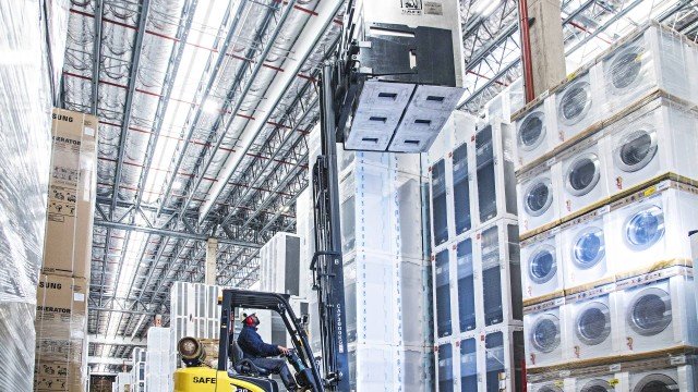 Em meio à pandemia, empresas aumentam faturamento e contratam funcionários Em meio à pandemia, empresas aumentam faturamento e contratam funcionários